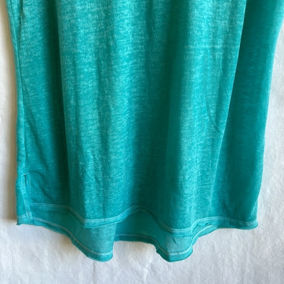 Time and Tru aqua semi-sheer lightweight V-neck tee, size M - Picture 3 of 6